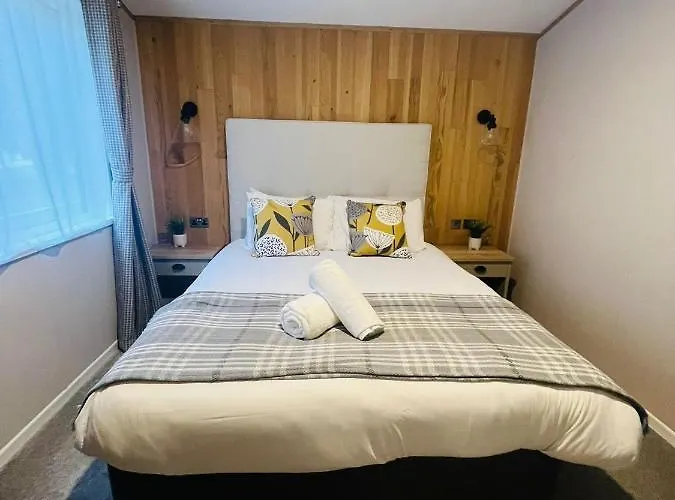 Copse View Lodge With Hot Tub