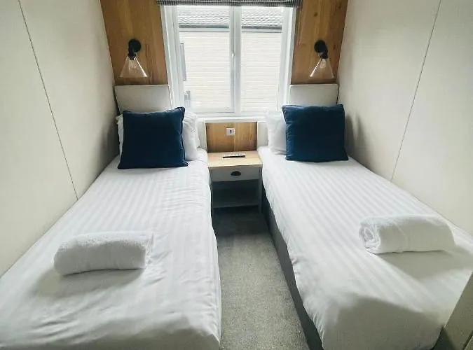 Copse View Lodge With Hot Tub